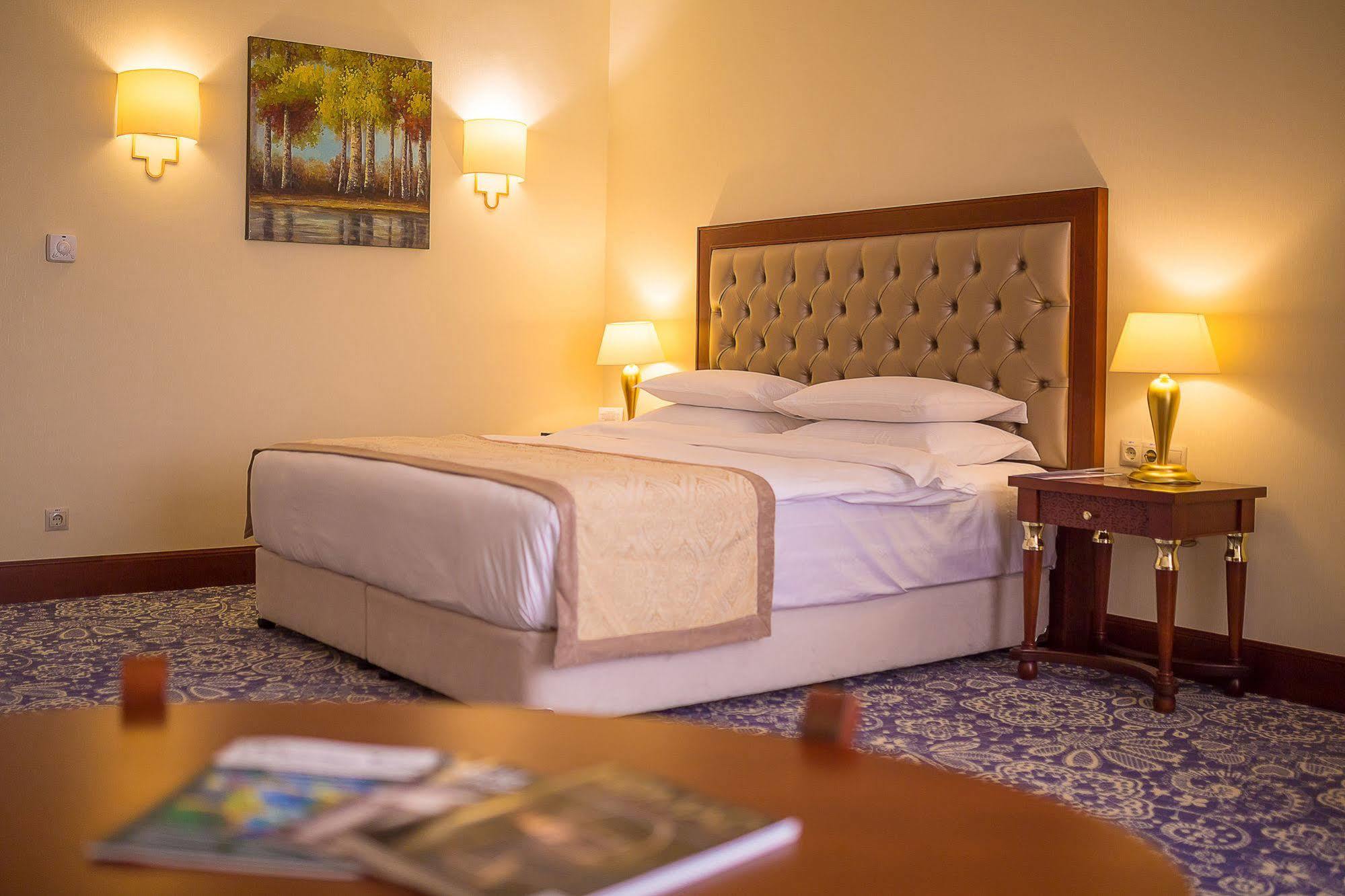 Hotel Ramada By Wyndham Almaty