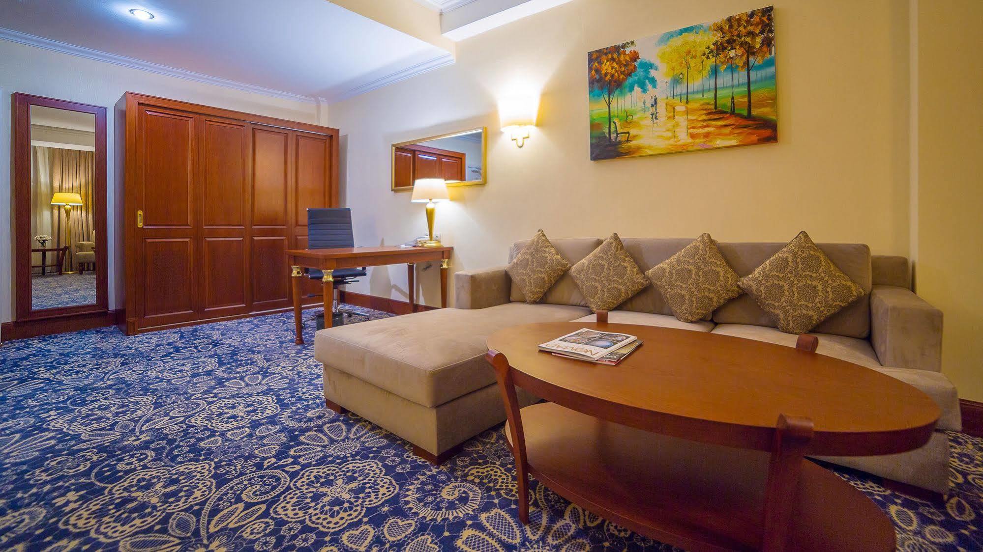 Ramada By Wyndham Otel