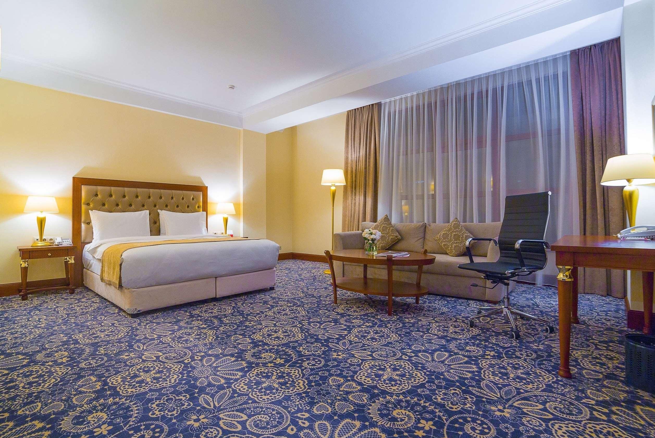 Ramada By Wyndham Отель Алматы