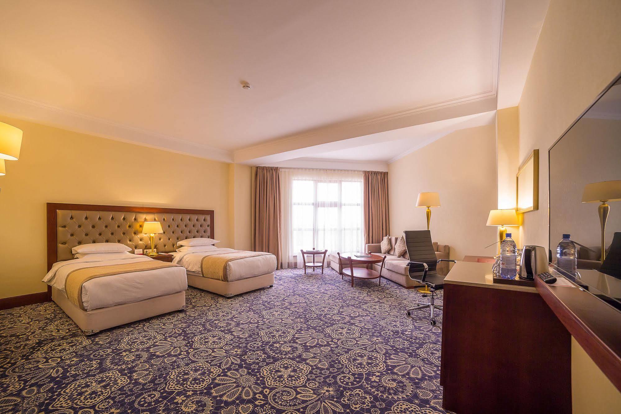 Ramada By Wyndham 4* Алматы